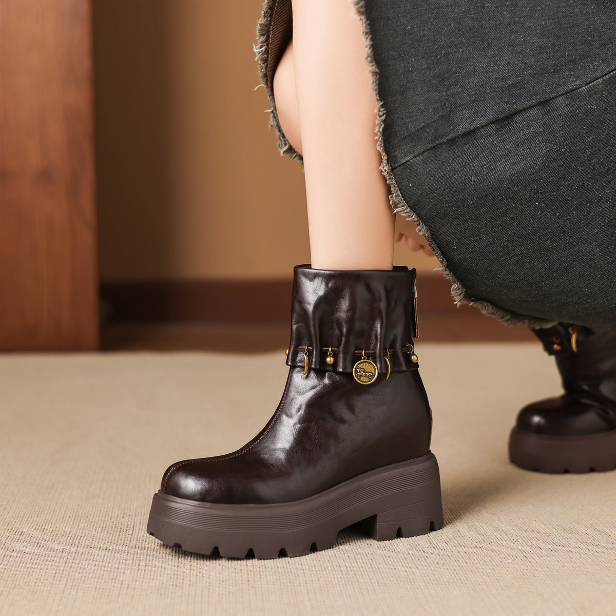 Ghete scurte damă din piele, înălțare ascunsă 10cm, platformă groasă, design cu curele